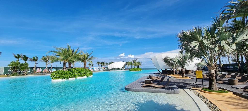 Hồ bơi Ocean Pool tại phân kỳ The Tropicana rộng 5.000 m2 sẵn sàng chào đón du khách và khách hàng.